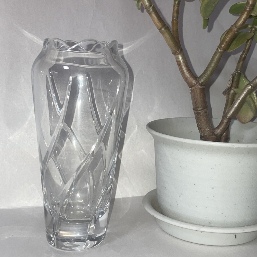 Simple Elegant Mikasa Glass Leaded Crystal Vase Tulip Edge